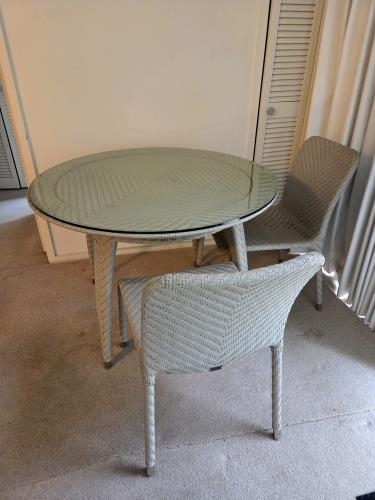Second-hand Glass Top Outdoor Table with 4 Chairs - Photo 2)