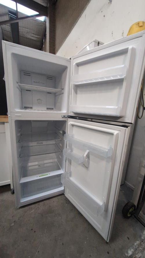 Second-hand Chiq 202L Top Mount Fridge - Photo 2)