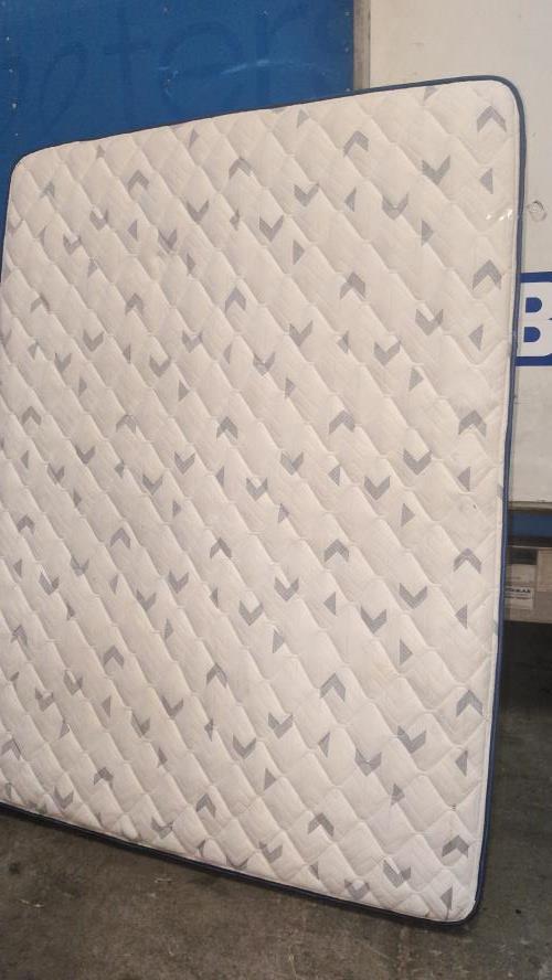 Second-hand Queen Size Mattress - Photo 2)