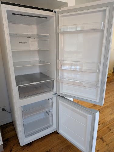 Second-hand LG 335L Bottom Mount Fridge - Photo 2)