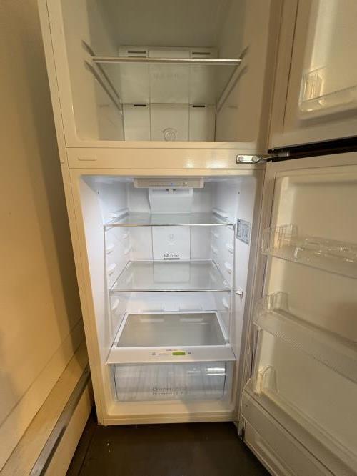 Second-hand Chiq 202L Top Mount Fridge - Photo 2)