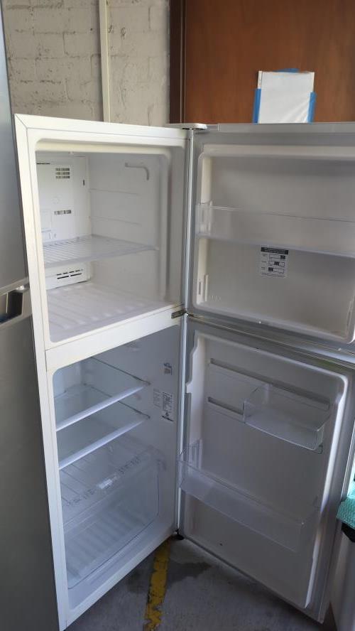Second-hand Kelvinator 231L Top Mount Fridge - Photo 2)