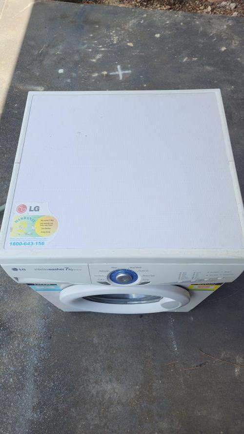 Second-hand LG 7kg Front Load Washing Machine - Photo 3)