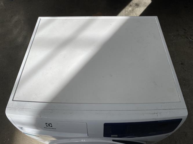 Second-hand Electrolux 7.5kg Front Load Washing Machine - Photo 3)