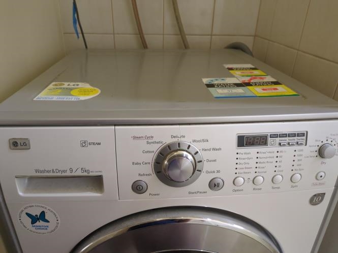 Second-hand LG 9kg / 5kg Washer-Dryer Combo - Photo 3)