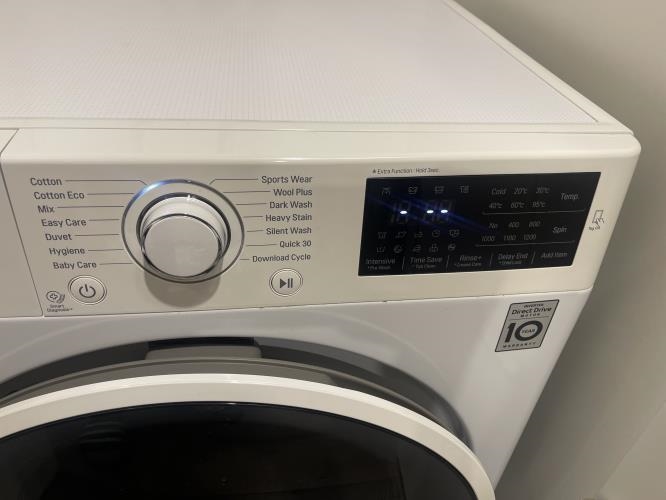 Second-hand LG 7kg Front Load Washing Machine - Photo 3)