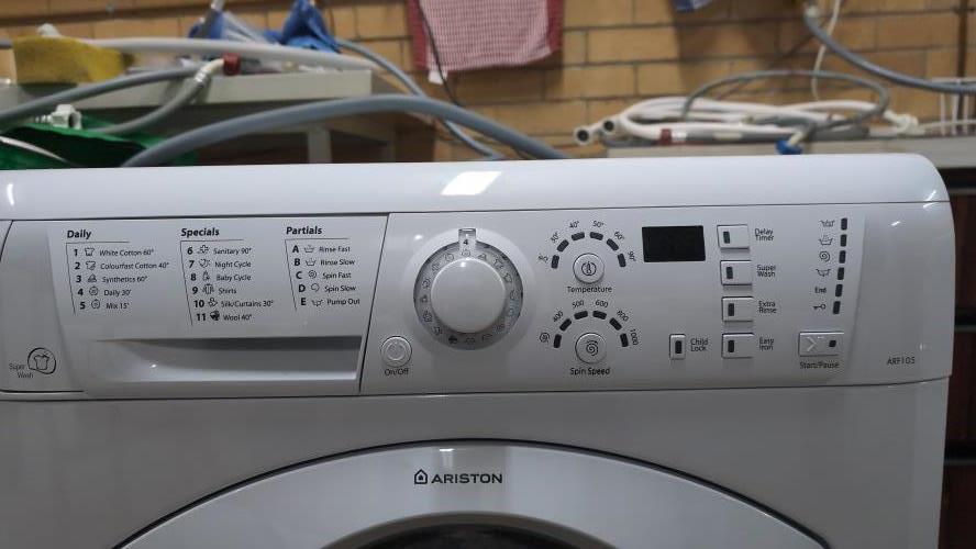 Second-hand Ariston 7kg Front Load Washing Machine - Photo 3)