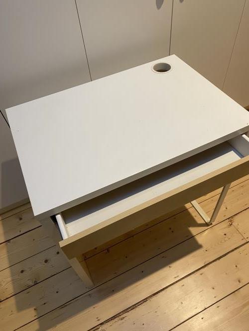 Second-hand IKEA Micke Desk - Photo 3)