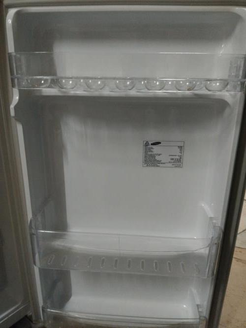 Second-hand Samsung 216L Top Mount Fridge - Photo 3)