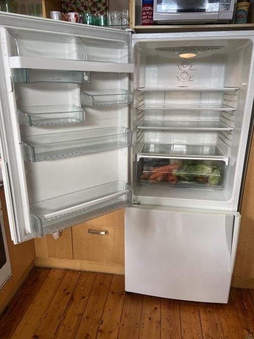 Second-hand Westinghouse 430L Bottom Mount Fridge - Photo 3)