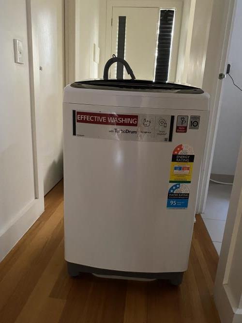 Second-hand LG 6.5kg Top Load Washing Machine - Photo 3)