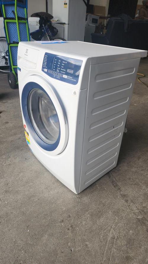 Second-hand Electrolux 7.5kg Front Load Washing Machine - Photo 3)