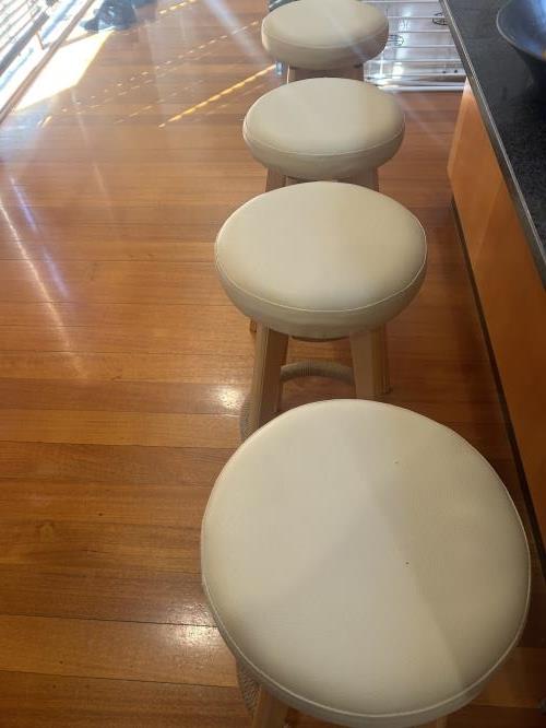 Second-hand Set of 4 Stools - Photo 3)