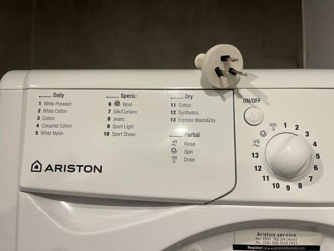 Second-hand Ariston 7.5kg / 4.5kg Washer-Dryer Combo - Photo 3)