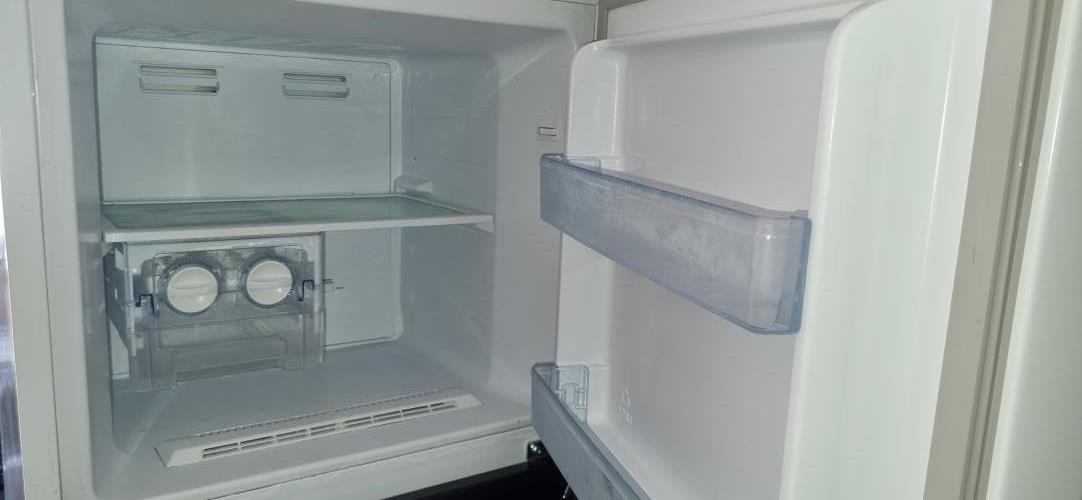 Second-hand Hisense 230L Top Mount Fridge - Photo 3)