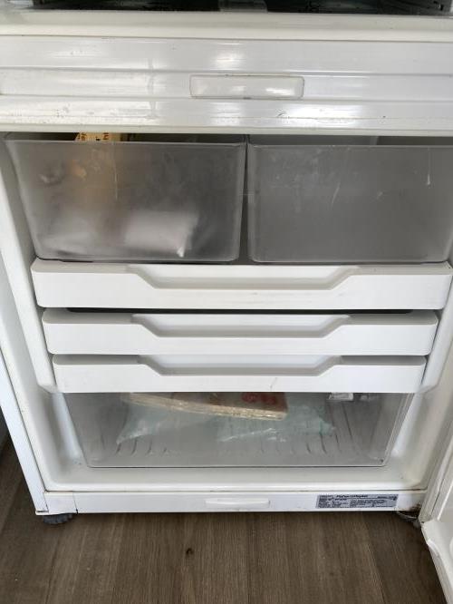 Second-hand Fisher & Paykel 373L Bottom Mount Fridge - Photo 3)