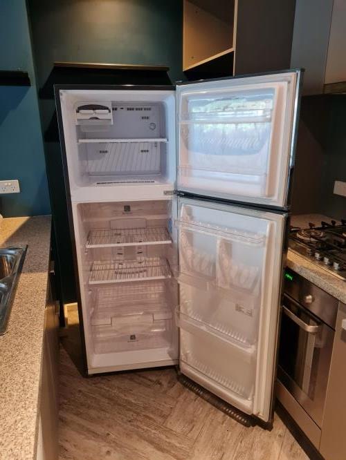 Second-hand Samsung 296L Top Mount Fridge - Photo 3)