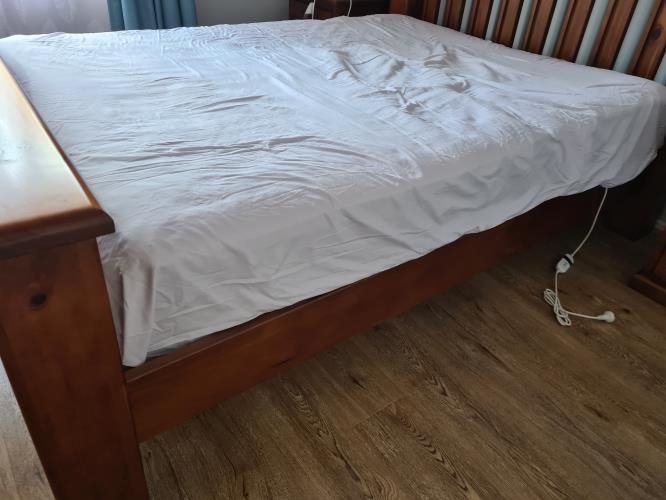 Second-hand Queen Size Bed Frame - Photo 3)