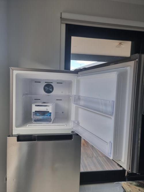 Second-hand Samsung 318L Top Mount Fridge - Photo 3)