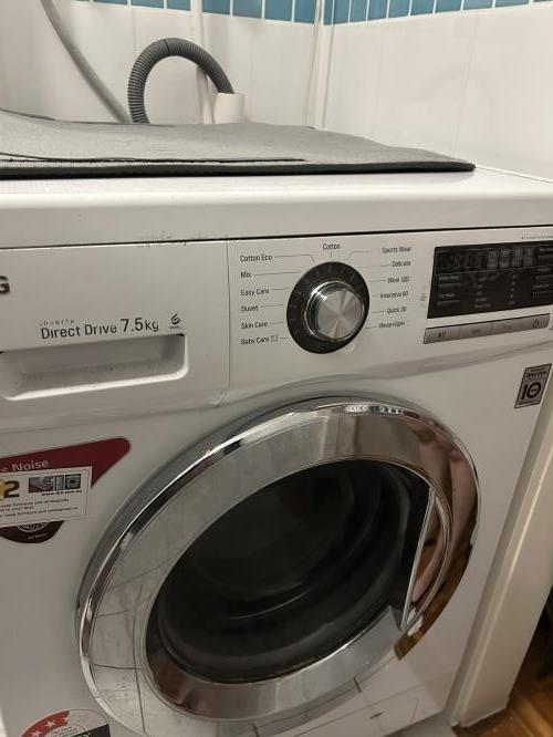 Second-hand LG 7.5kg Front Load Washing Machine - Photo 3)