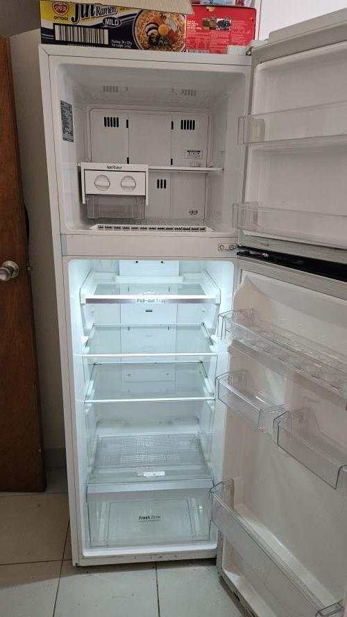 Second-hand LG 279L Top Mount Fridge - Photo 3)