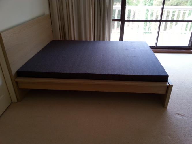 Second-hand Dunlop Queen Mattress (Bedframe not included) - Photo 3)