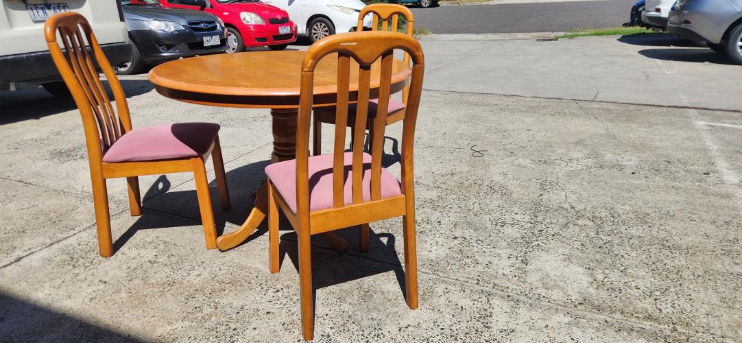 Second-hand Dining Table with 3 Chairs - Photo 3)