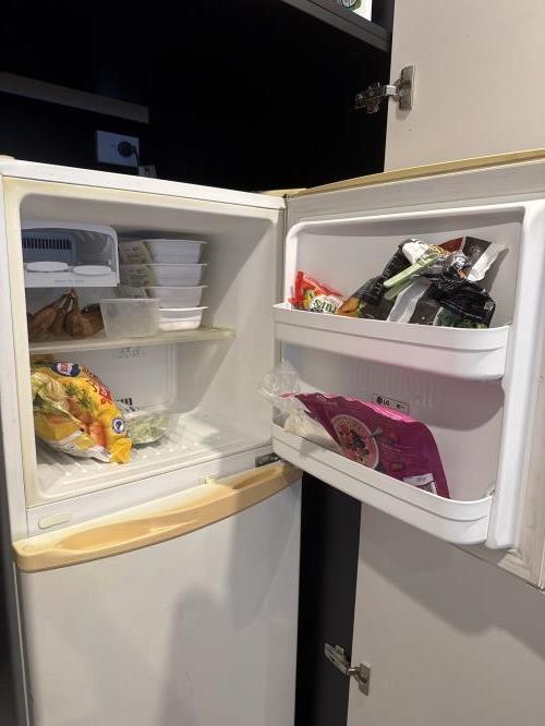 Second-hand LG 253L Top Mount Fridge - Photo 3)