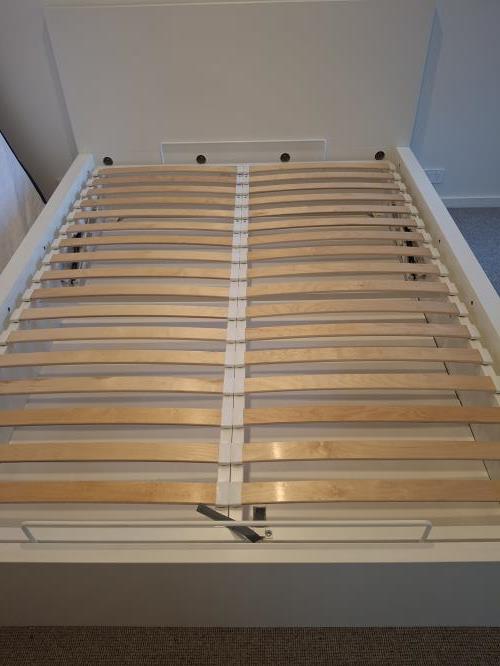 Second-hand Queen Bed Frame - Photo 3)