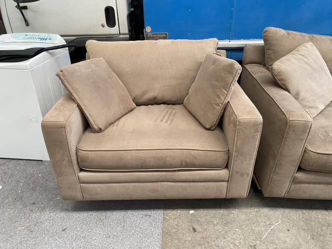 Second-hand 2 Seater Sofa and Matching Armchair - Photo 3)