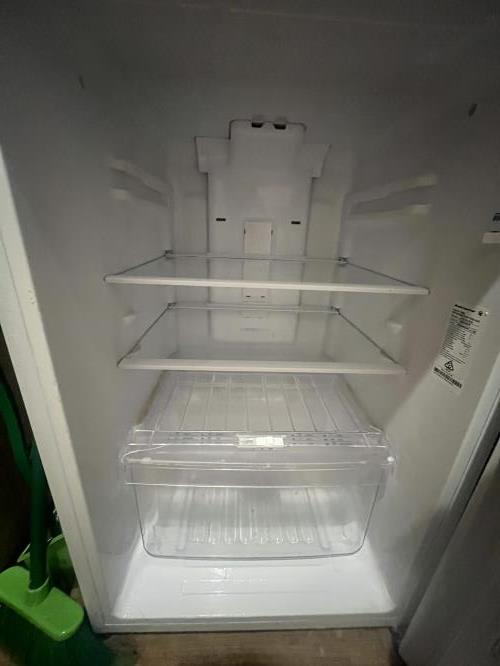 Second-hand Kelvinator 231L Top Mount Fridge - Photo 3)