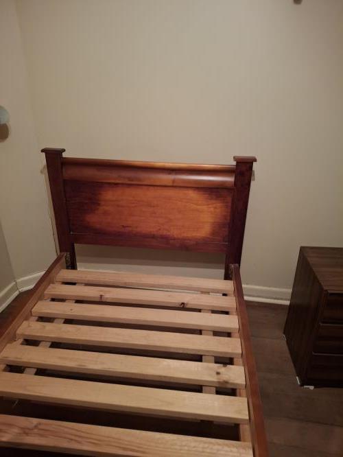 Second-hand King Single Bed Frame - Photo 3)