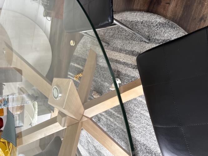 Second-hand Glass Dining Table (no chairs) - Photo 3)