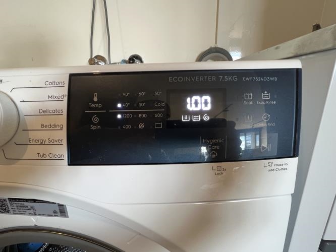 Second-hand Electrolux 7.5kg Front Load Washing Machine - Photo 3)