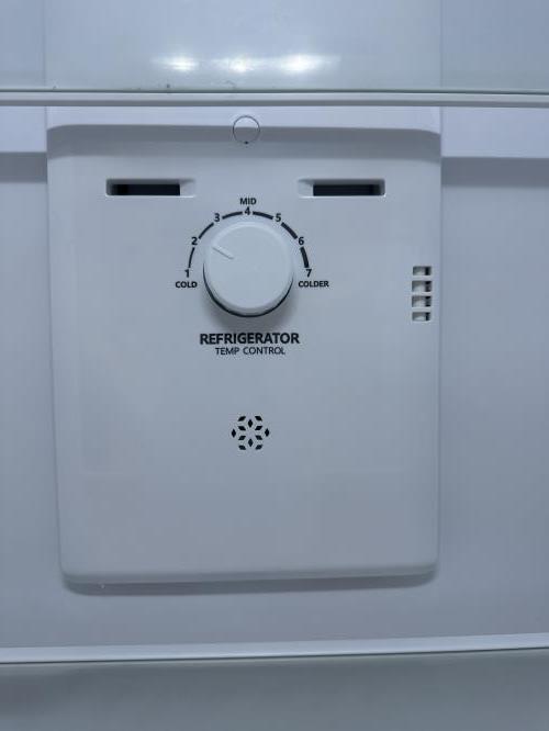 Second-hand Hisense 205L Top Mount Fridge - Photo 3)