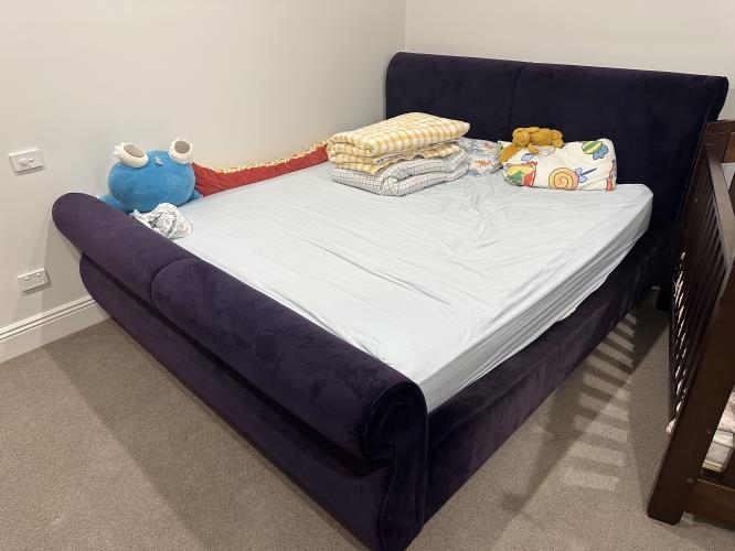 Second-hand King Size Bed Frame - Photo 3)