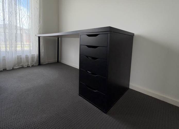 Second-hand Desk - Photo 3)