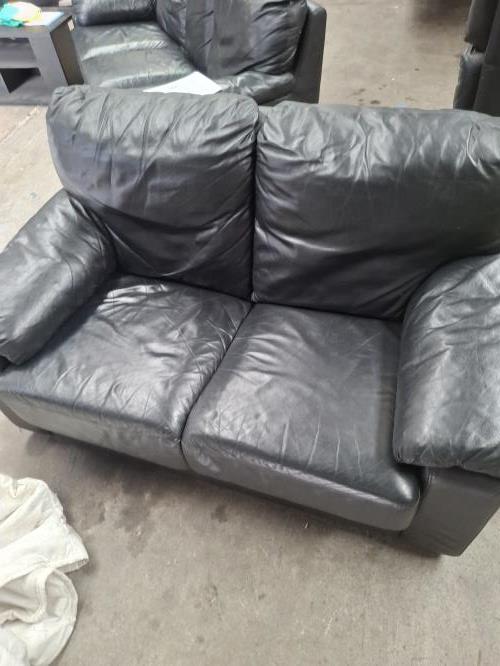 Second-hand Two Seater Sofa - Photo 3)