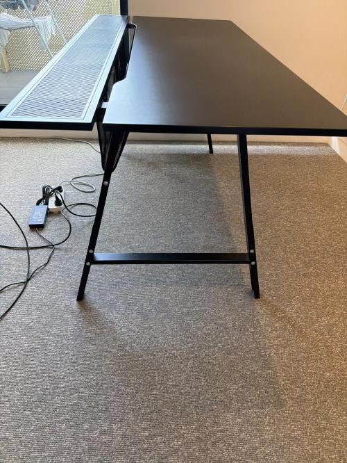 Second-hand IKEA UTESPELARE Gaming Desk - Photo 3)