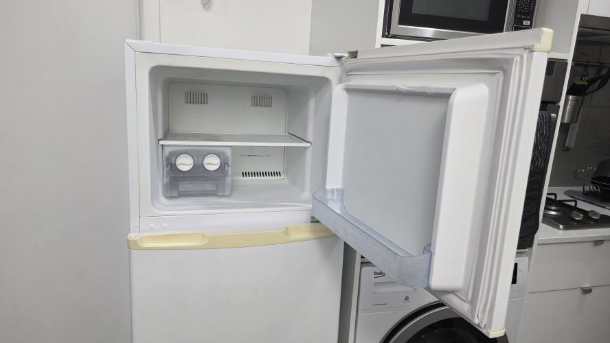Second-hand Hisense 221L Top Mount Fridge - Photo 3)
