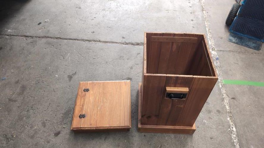 Second-hand Storage Chest with Lid - Photo 3)