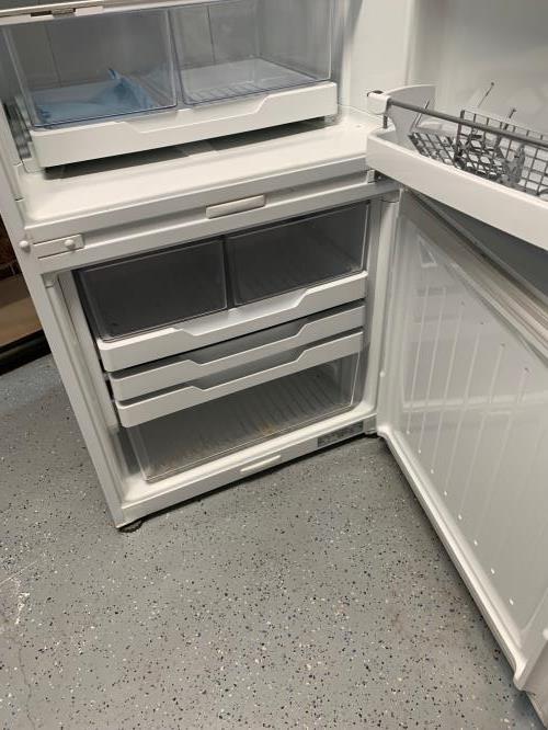 Second-hand Fisher & Paykel 442L Bottom Mount Fridge - Photo 3)