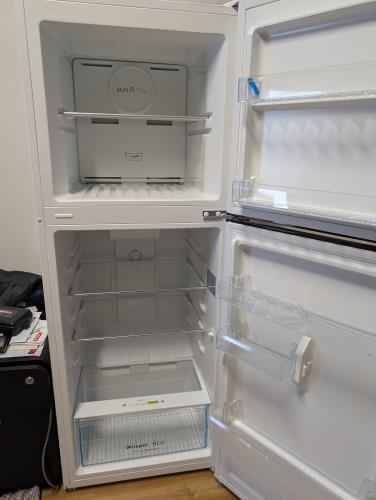Second-hand Chiq 216L Top Mount Fridge - Photo 3)