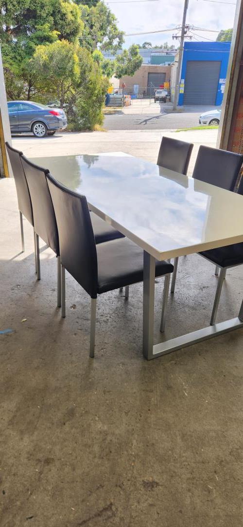 Second-hand Dining Table with 6 Chairs - Photo 3)