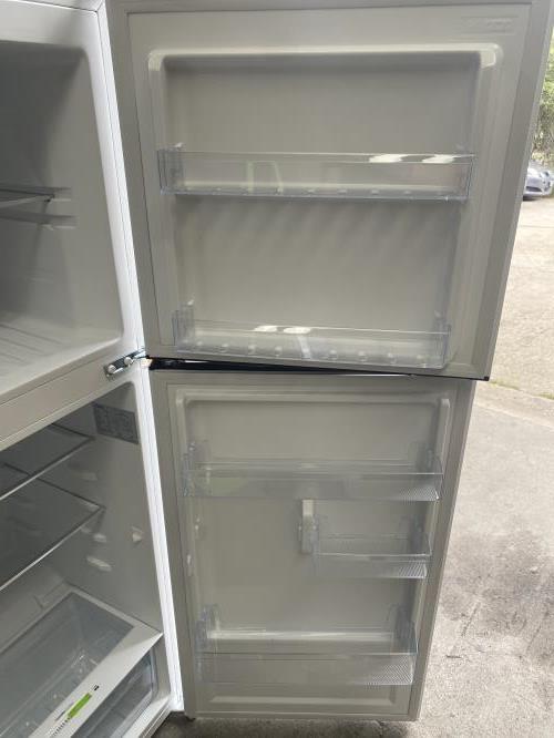 Second-hand Chiq 202L Top Mount Fridge - Photo 3)