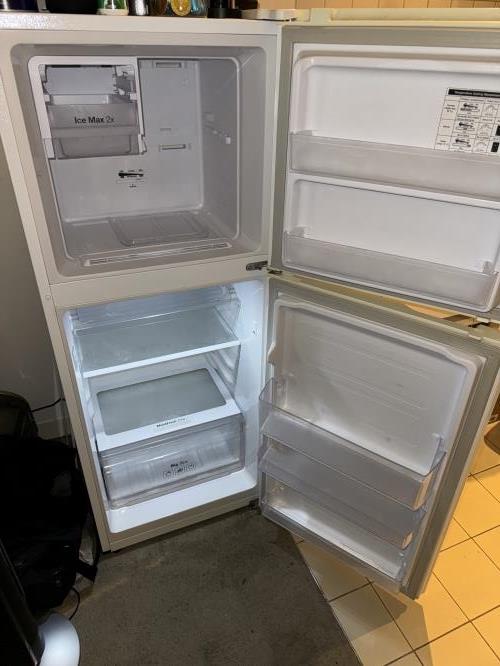 Second-hand Samsung 228L Top Mount Fridge - Photo 3)