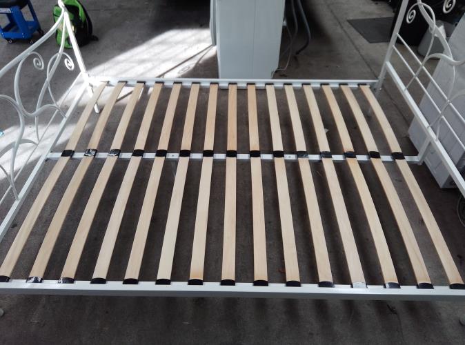 Second-hand Queen Bed Frame - Photo 3)