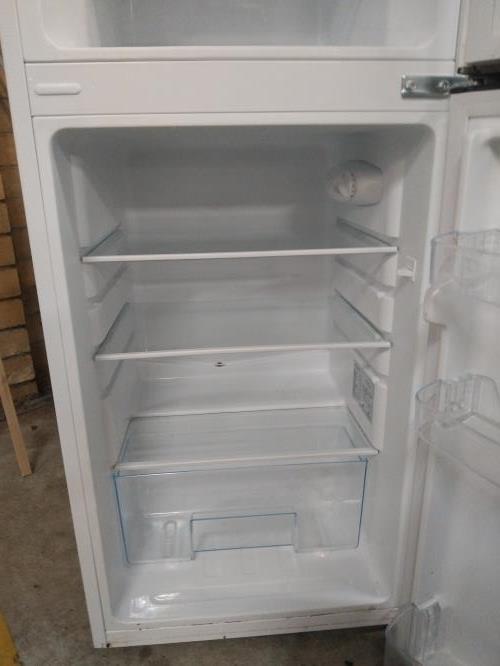 Second-hand Chiq 118L Top Mount Fridge - Photo 3)