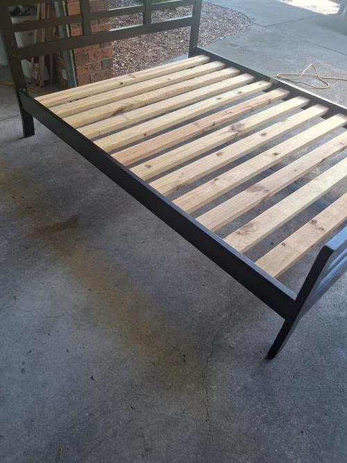 Second-hand Queen Size Bed Frame - Photo 3)