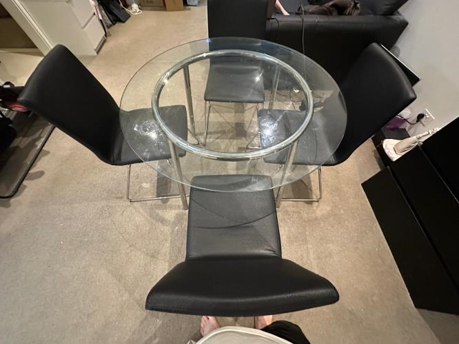 Second-hand Dining Table with 4 Chairs - Photo 3)